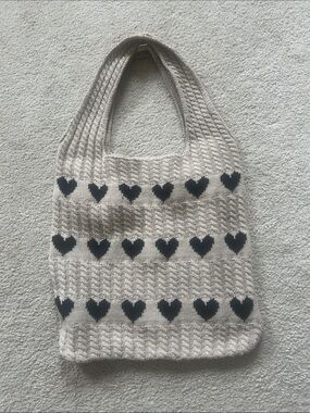 Beige Heart Pattern Knit Tote Bag